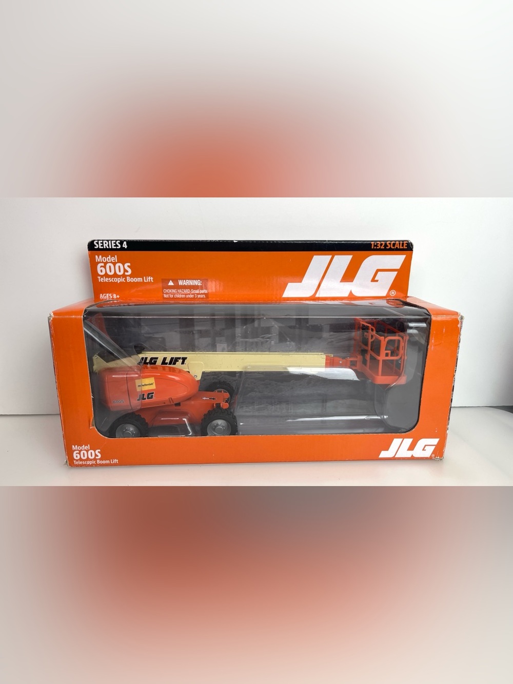 RARE JLG 2015 600S Telescopic Boom Lift 1:32 Scale Collectible Die Cast Series 4